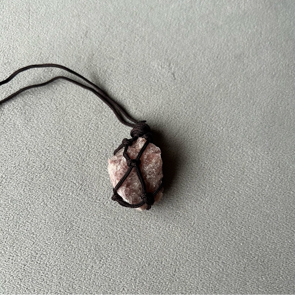 Strawberry Quartz Raw Crystal Pendant ~ Net Pocket Rope ~ Adjustable ~ New!